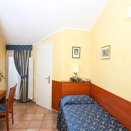 Casa Di Santa Francesca Romana A Ponte Rotto 4* Roma