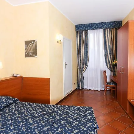 Casa Di Santa Francesca Romana A Ponte Rotto Affittacamere 4*