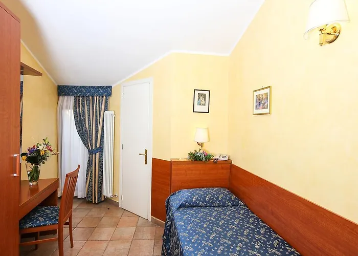 Casa Di Santa Francesca Romana A Ponte Rotto 3* Rome