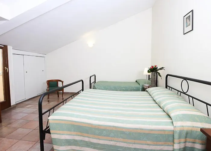 Casa Di Santa Francesca Romana A Ponte Rotto Guest house