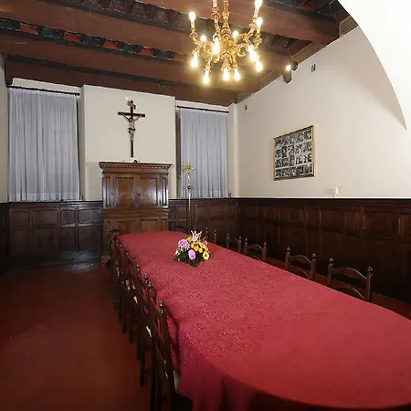 Casa Di Santa Francesca Romana A Ponte Rotto 3*
