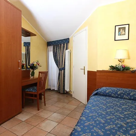 Casa Di Santa Francesca Romana A Ponte Rotto Penzion