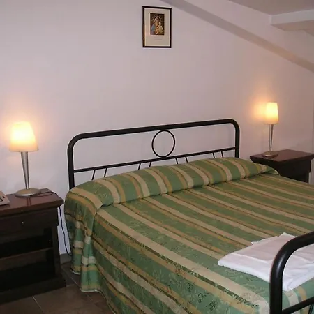 Casa Di Santa Francesca Romana A Ponte Rotto